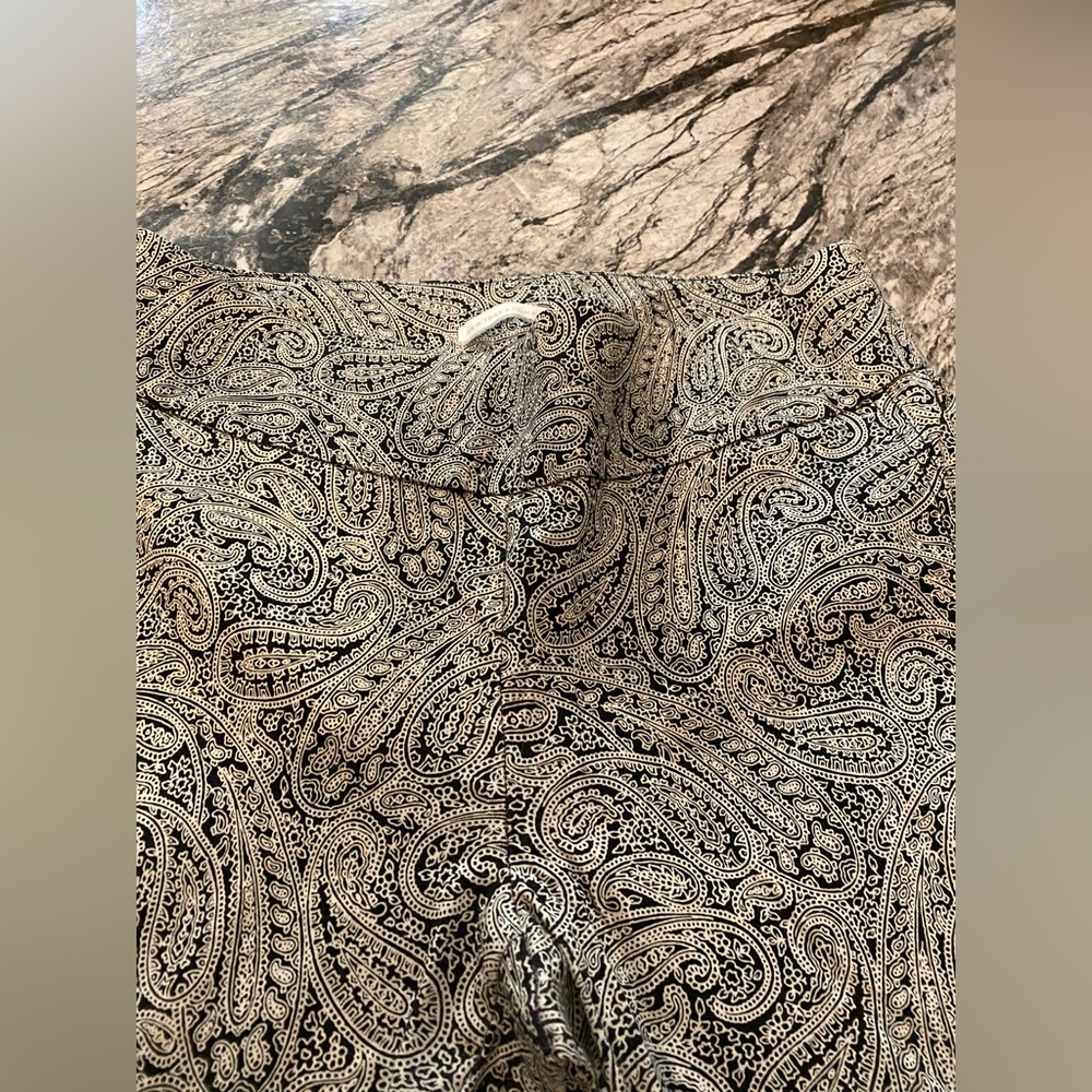 NY & CO crop black and white paisley pants size medium